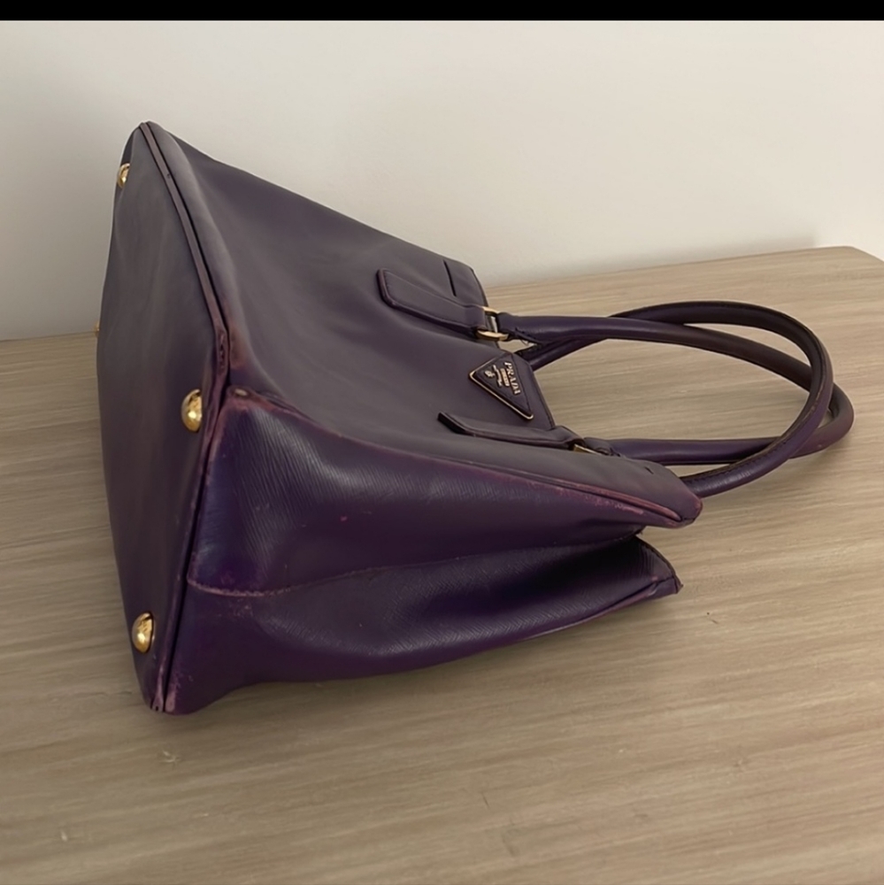 😁😁GIFTED😁😁 Designer PRADA SAFFIANO Leather Lux Tote - Picture 10 of 13